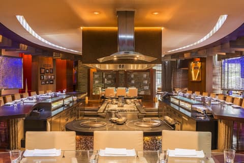 Grand Hyatt Residence, Dining