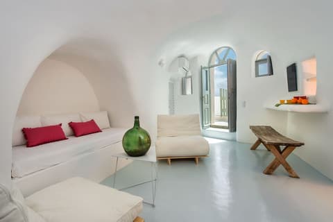 Artia Mansion, Living room