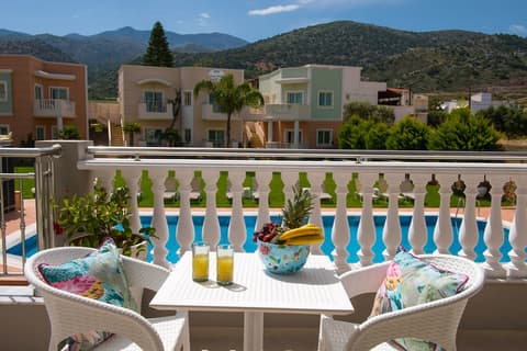 Sarpidon Apartments, Room