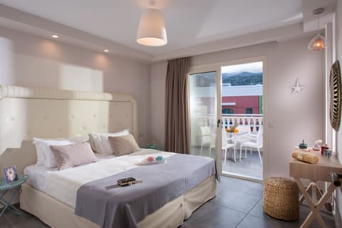 Sarpidon Apartments, Room