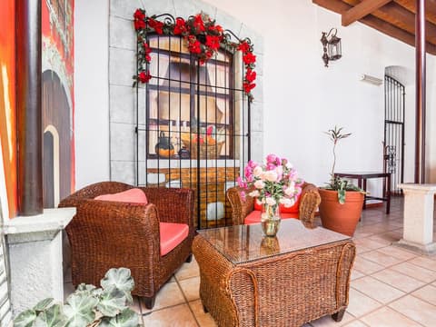 Capital O El Nito Posada, Lobby sitting area