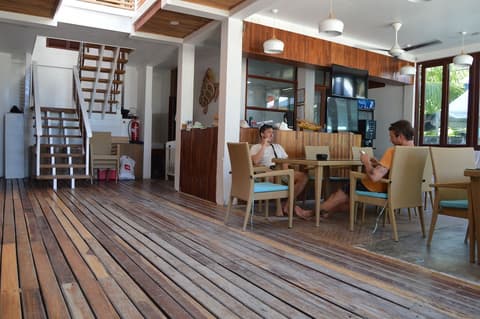 Kinan Retreat, Interior entrance