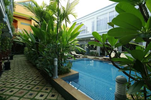 Chheng Residence, Outdoor pool