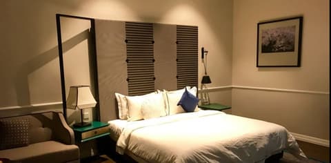 The Edison George Town, Room