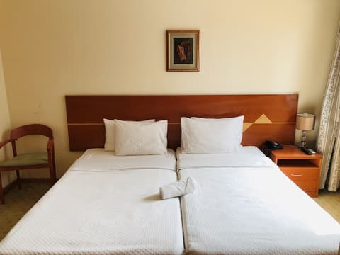 Golden Park Hotel, Room