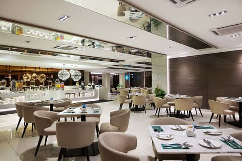 Cosmo Hotel Kuala Lumpur, Dining