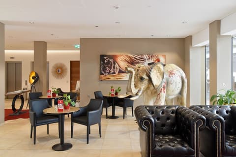 Amedia Plaza Dresden, Trademark Collection by Wyndham, Lobby