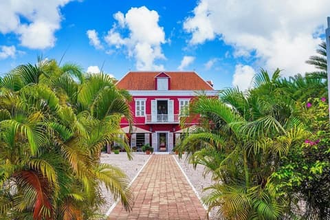 Villa Tokara, Front of property