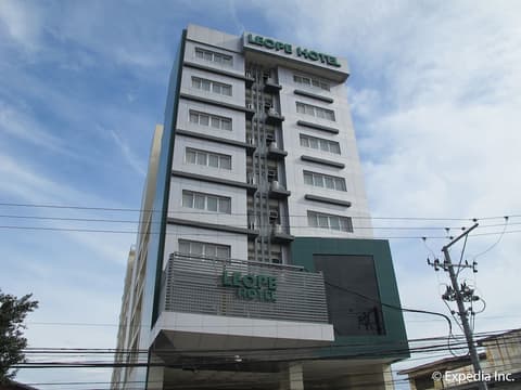 Leope Hotel, Front of property