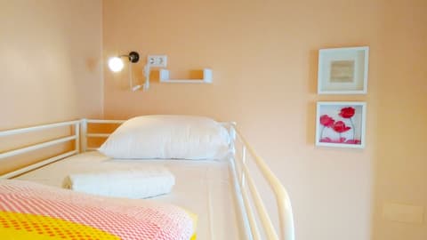 Sunlight House, Room