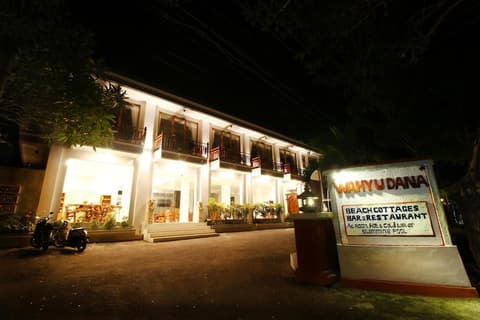 Hotel Wahyu Dana, Exterior