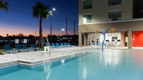 Holiday Inn Express & Suites Orlando at SeaWorld by IHG, Pool