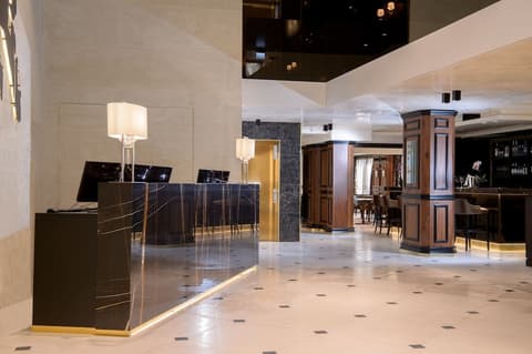 Palazzo Veneziano, Interior entrance