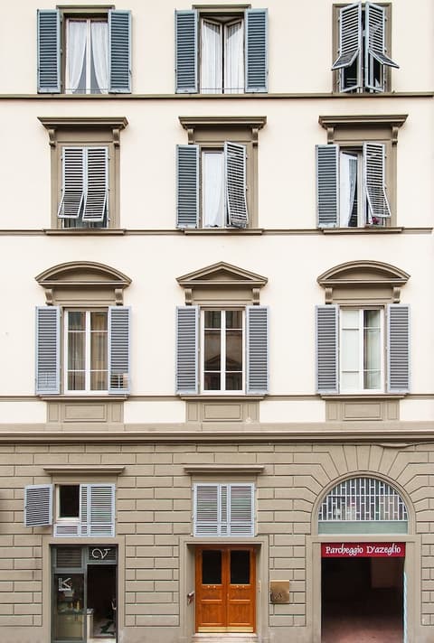 Alfieri9, Front of property