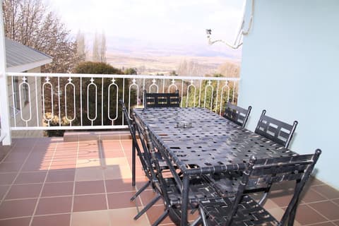 Red Mountain House, Terrace/patio