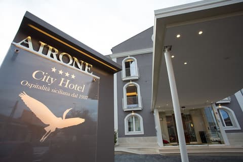 Airone City Hotel, Property entrance