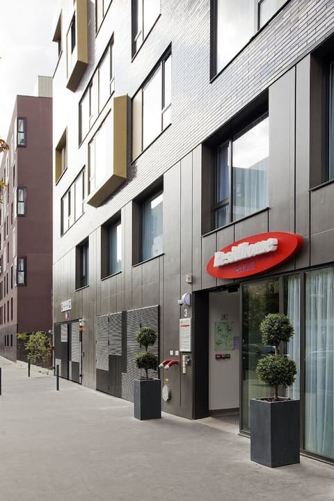 Residhome Asnières Park, Front of property