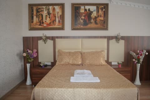 Peradise Hotel, Room