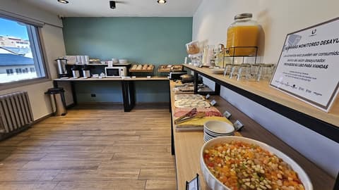 M382 Hotel Bariloche, Breakfast meal