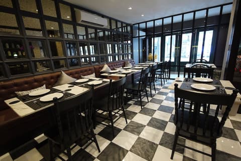 Oriental Heritage Hotel, Dining