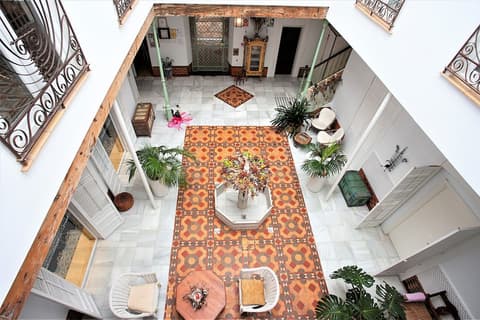 Hotel Madinat, Reception