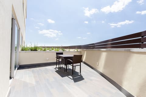 HS HOTSSON Hotel Irapuato, Balcony