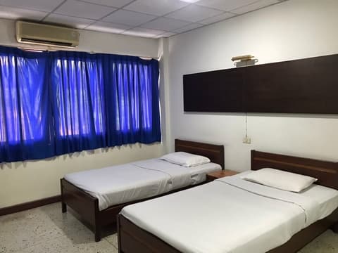 Petch Pailyn Hotel, Room