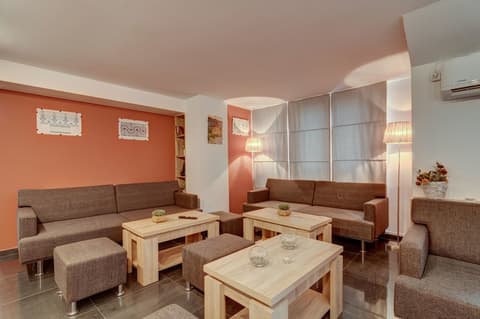 Liva Hotel, Interior entrance