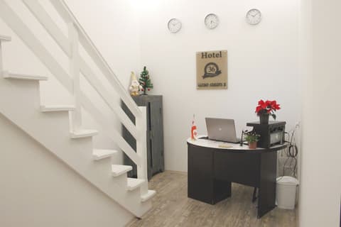 Rustaveli 36 Hotel, Interior entrance