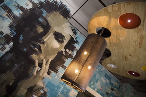 Hotel Gallery, Interior entrance