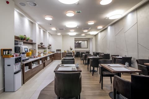 Hotel Opera Garni, Restaurant