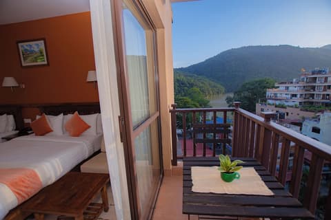 Pokhara Batika, Room