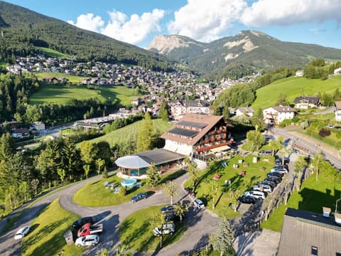 Hotel Rodes, Front of property
