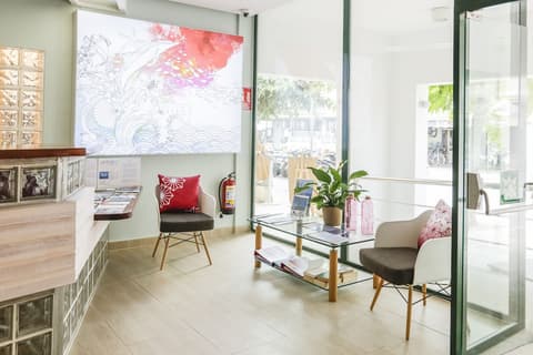 Hotel Los Rosales, Interior entrance