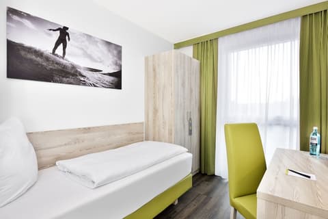 NOVINA Sleep Inn Herzogenaurach, Room