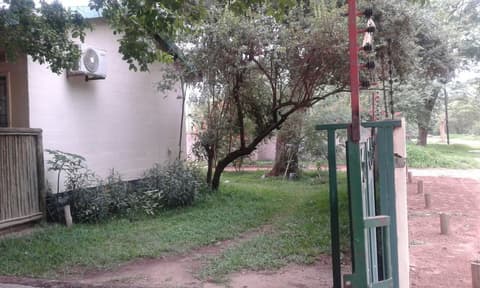 Kazungula Guest House, Property grounds