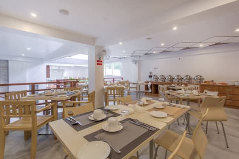 Kuredhi Beach Inn, Restaurant