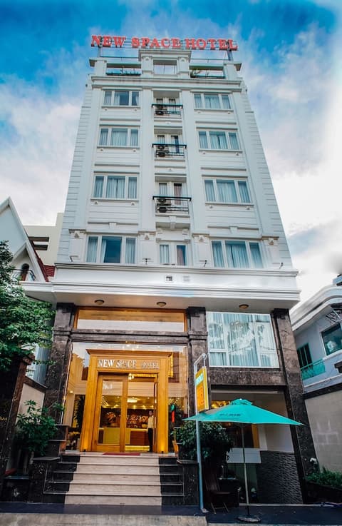 New Space Hotel Airport, Front of property