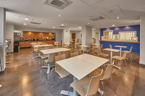 City Express by Marriott Celaya Galerias, Breakfast meal