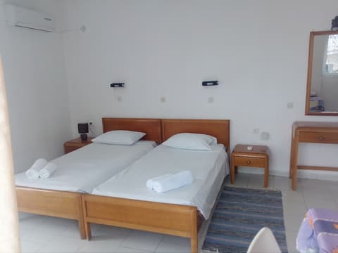 Pantheon Apartments, Room