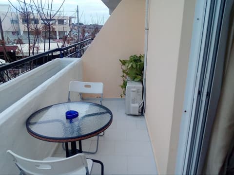 Pantheon Apartments, Balcony