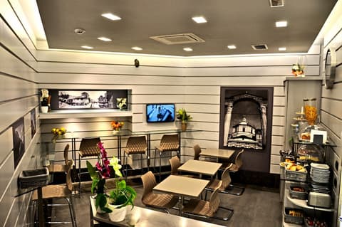 Hotel Rio, Bar (on property)