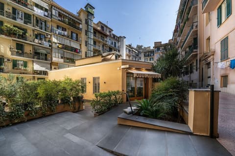 Hotel Paolo II, Exterior