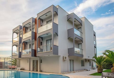 Calis Hotel, Front of property