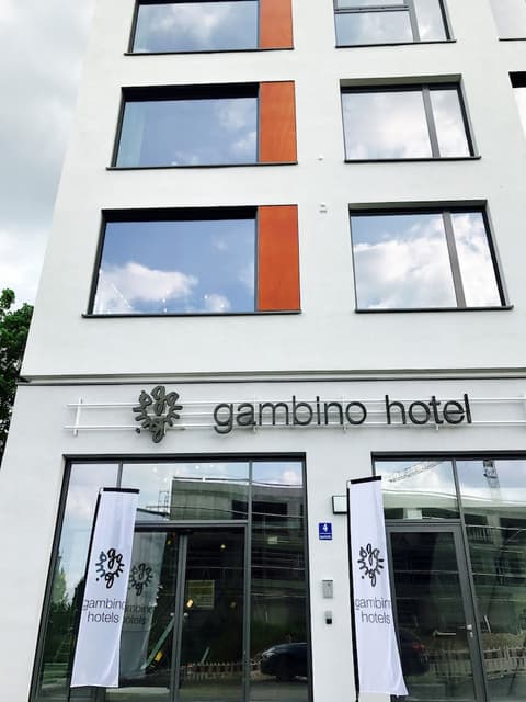 Gambino Hotel Cincinnati, Property entrance