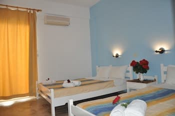 Alexandra Rooms, Room