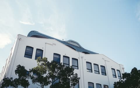 Veriu Broadway, Front of property