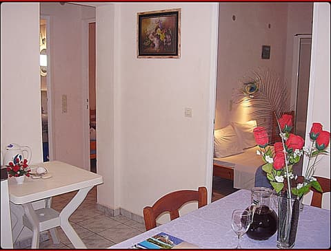 Blue Lake, Living area