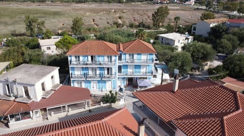 Blue Lake, Front of property