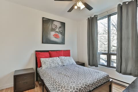 Destination Stays Griffintown Montreal, Room